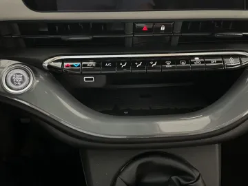 Car image 29