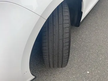 Car image 20