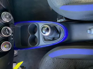 Car image 26