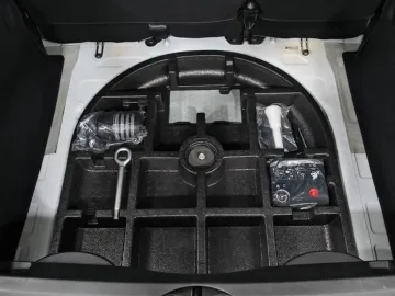 Car image 30