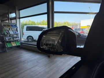 Car image 47