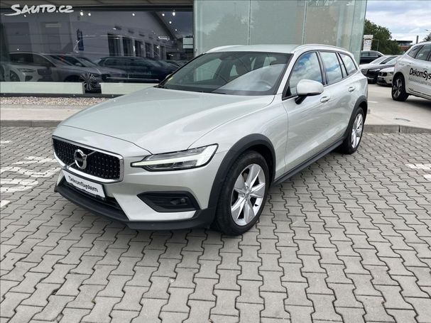 Volvo V60 Cross Country D4 AWD 147 kW image number 1