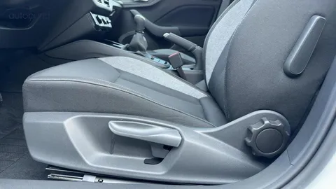 Car image 28