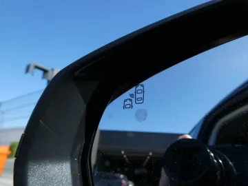 Car image 27