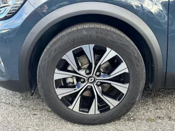 Car image 32