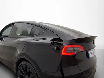 Car image 32