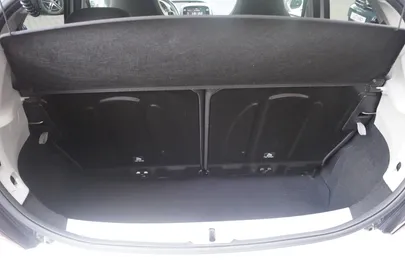 Car image 28