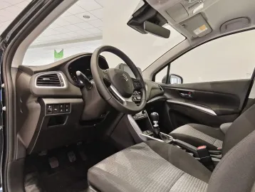 Car image 26