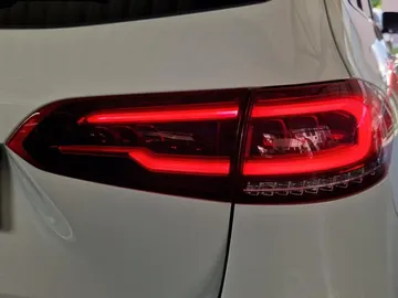Car image 28