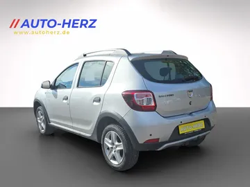 Car image 4