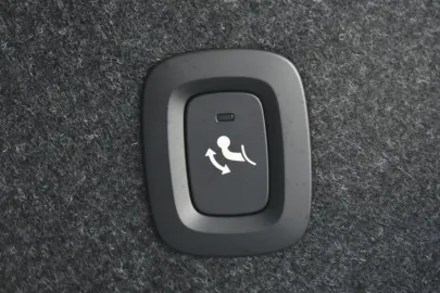 Car image 40