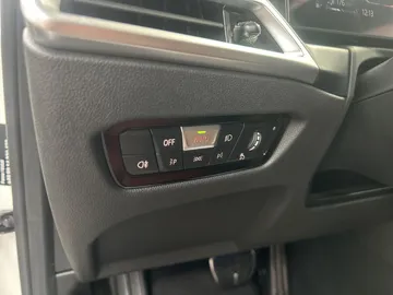 Car image 32