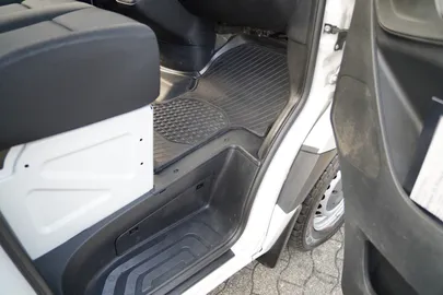 Car image 29