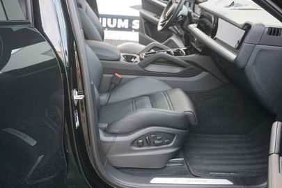 Car image 30