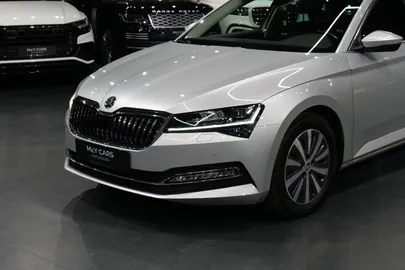 Car image 2