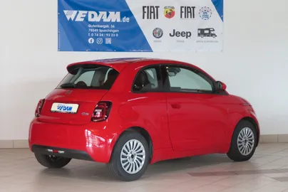 Car image 4
