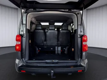 Car image 30