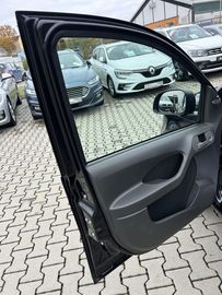 Car image 28