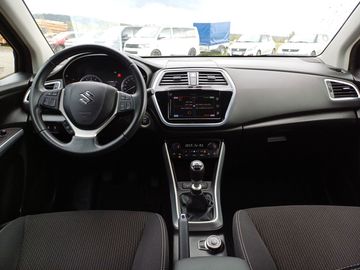 Car image 11