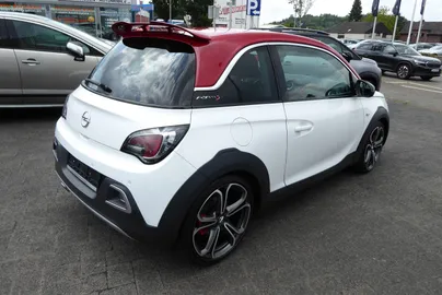 Car image 3