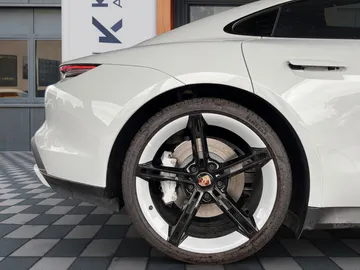 Car image 33