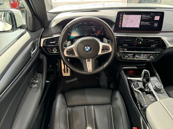 BMW 520d Touring xDrive 140 kW image number 18