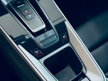 Car image 33