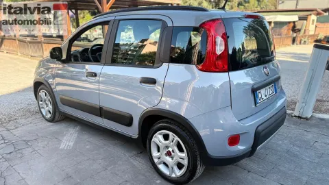 Car image 4