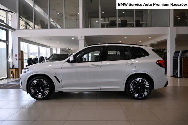 BMW iX3 210 kW image number 24