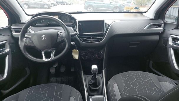 Peugeot 2008 BlueHDi 100 Active 74 kW image number 15