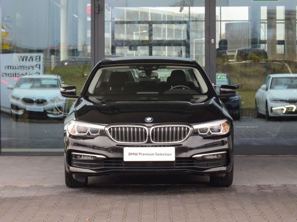 BMW 520i Luxury Line 135 kW image number 2