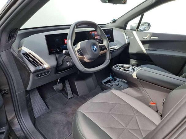 BMW iX xDrive40 243 kW image number 6