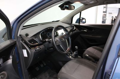 Car image 12