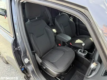 Car image 32
