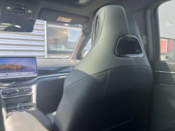 Car image 39