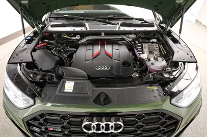 Car image 25