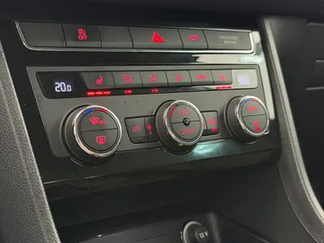 Car image 40