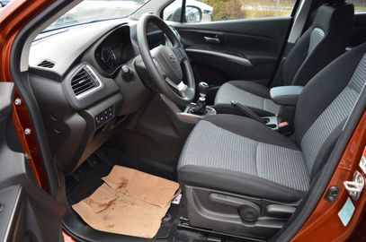 Car image 12