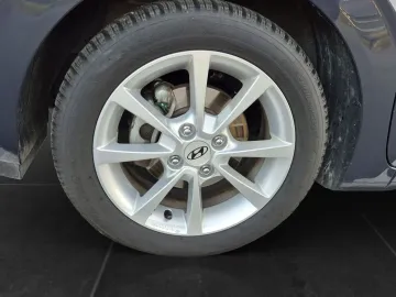 Car image 27
