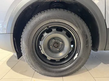 Car image 24