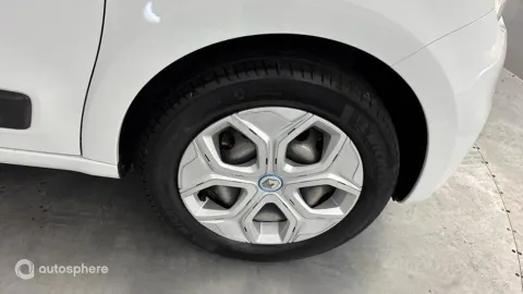 Car image 20