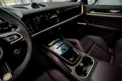 Car image 25