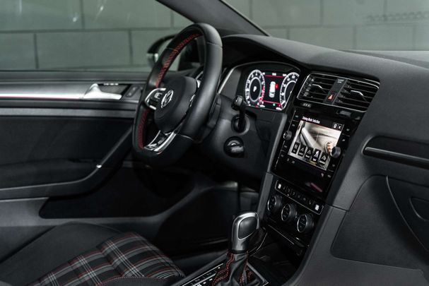 Volkswagen Golf GTI 2.0 TSI DSG Performance 180 kW image number 13