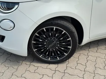 Car image 27