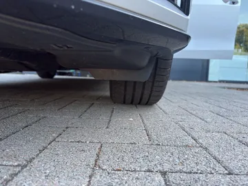 Car image 28
