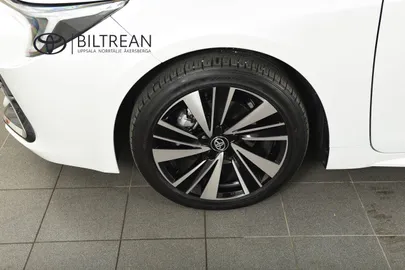 Car image 15