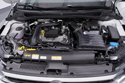 Car image 32