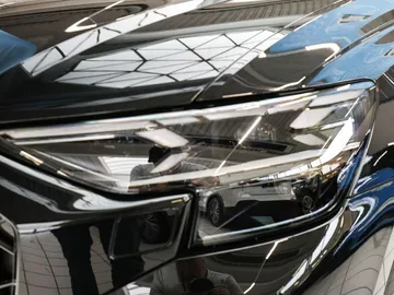 Car image 32