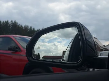 Car image 25