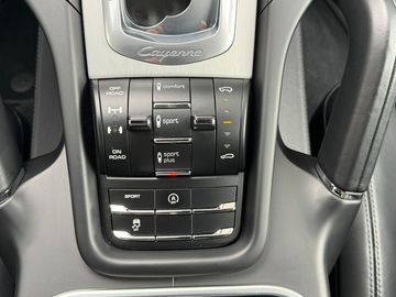 Car image 28